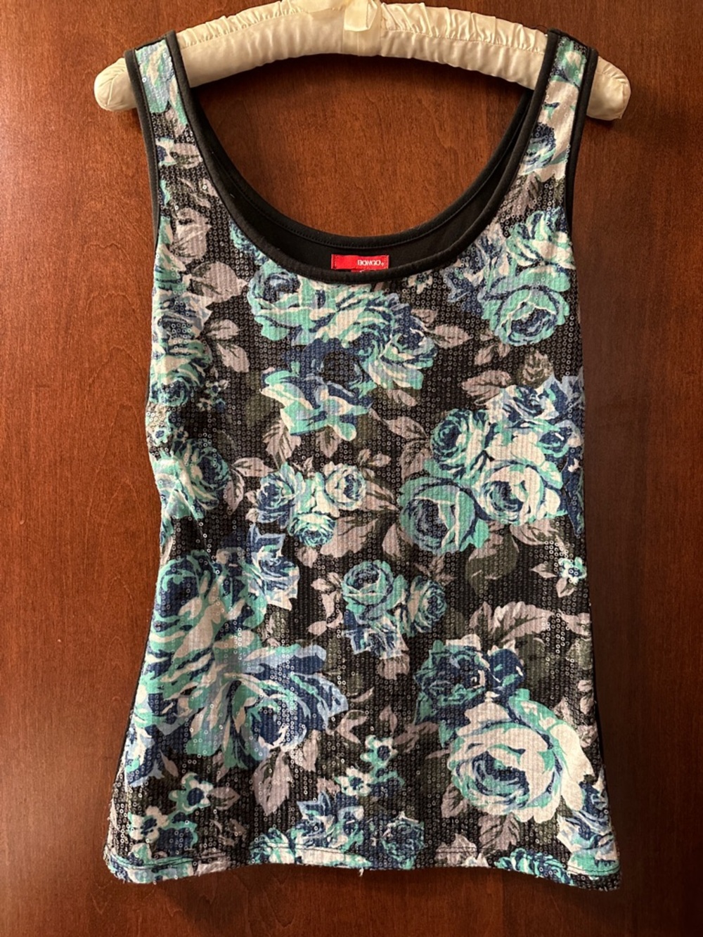 Tiny sequins on floral background size Small